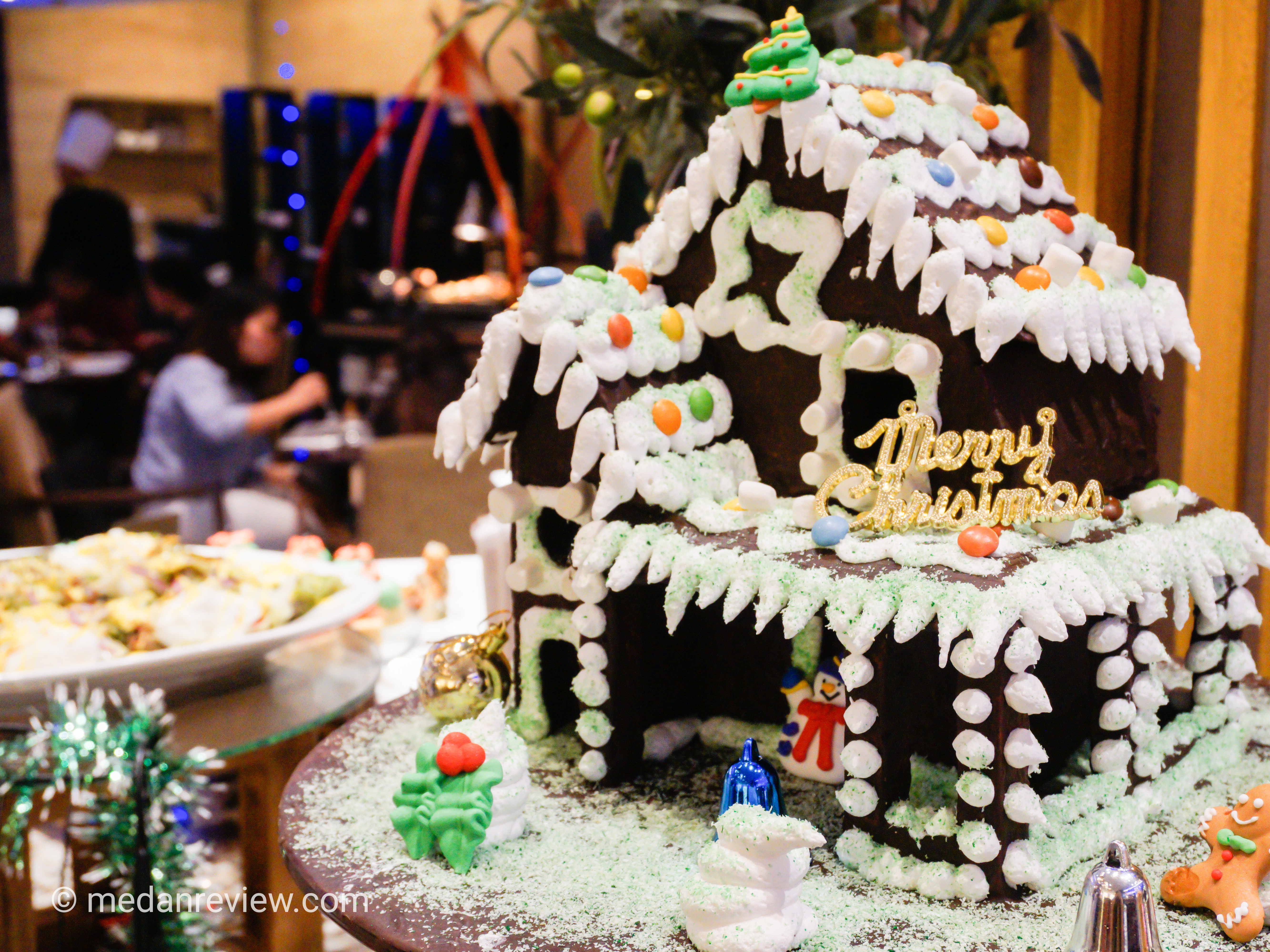 Photo #3 : Tree Lighting Ceremony, Cambridge Hotel Medan Merayakan