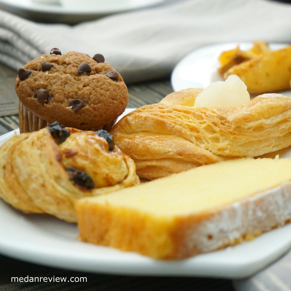 Kue & Roti Sebagai Sarapan di Grand Aston City Hall Medan