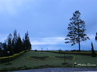 Taman Berbentuk Hati - Taman Simalem Resort