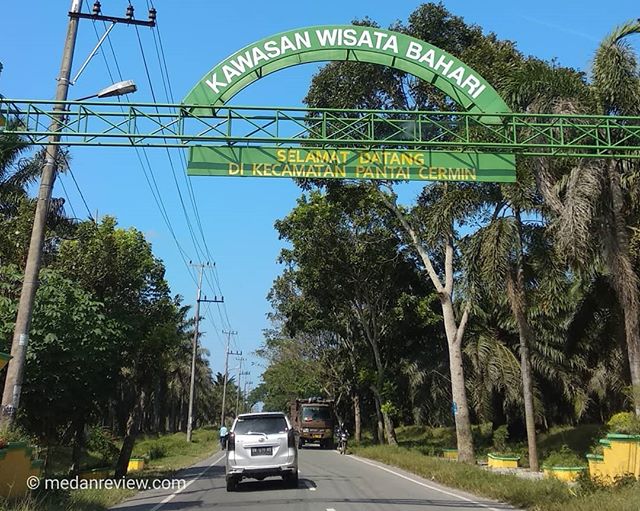 Photo #9 : Pantai Pondok Permai Ramai Pengunjung di Akhir Perkan Pertama 2020