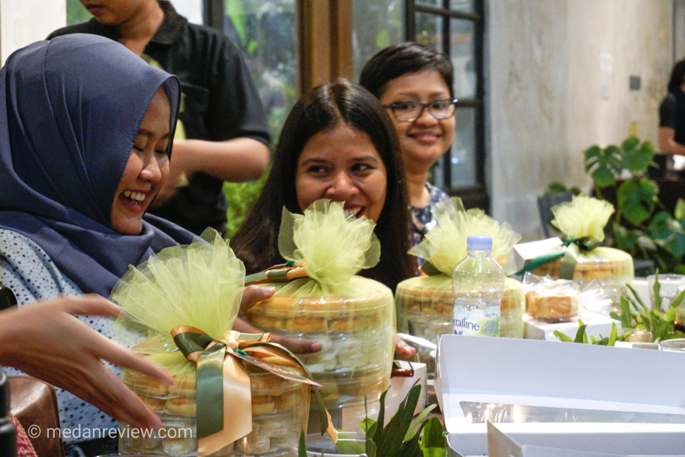 Buka Puasa Bersama dan Berburu Parcel Idul Fitri di Jawara Roti dan Kue