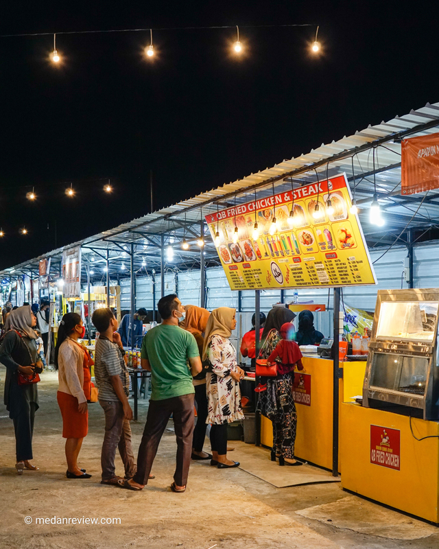 Antrian Pengunjung PRR Night Market Marelan